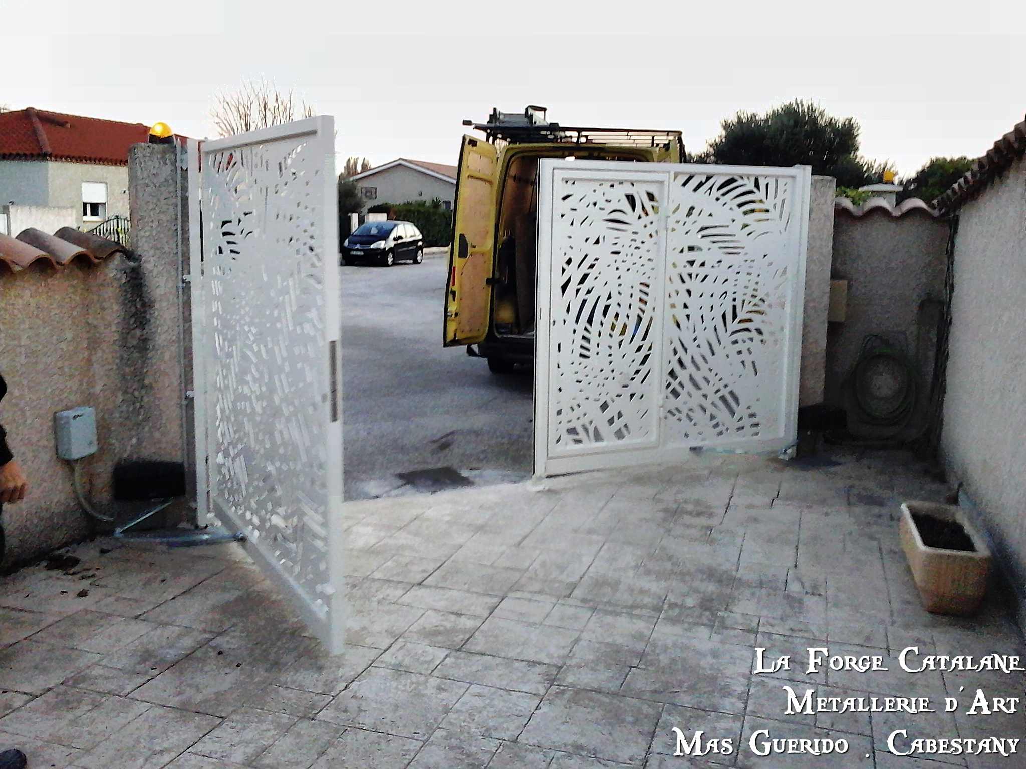 portail double vantaux motorisation decoupe laser thermolaquage .jpg